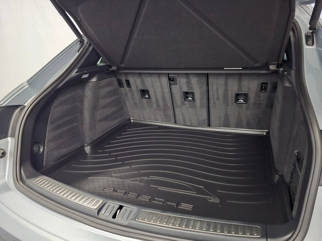 Certified 2023 Porsche Macan AWD/4WD image 23