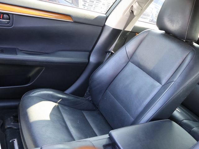 Used 2015 Lexus ES 300h w/ Navigation System Package FWD image 19