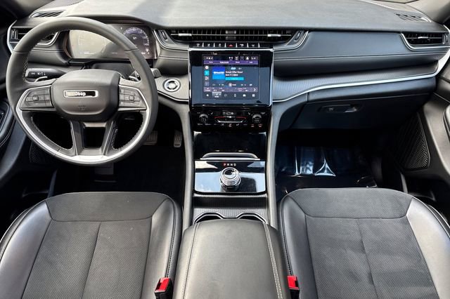 Used 2024 Jeep Grand Cherokee L Altitude AWD/4WD image 15
