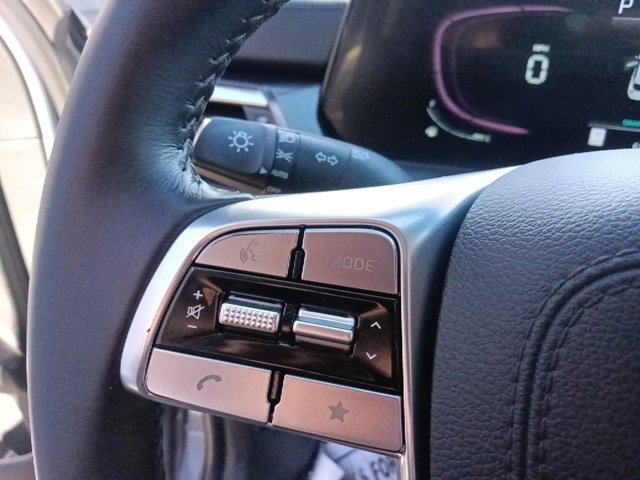 Used 2023 Kia Telluride LX image 19