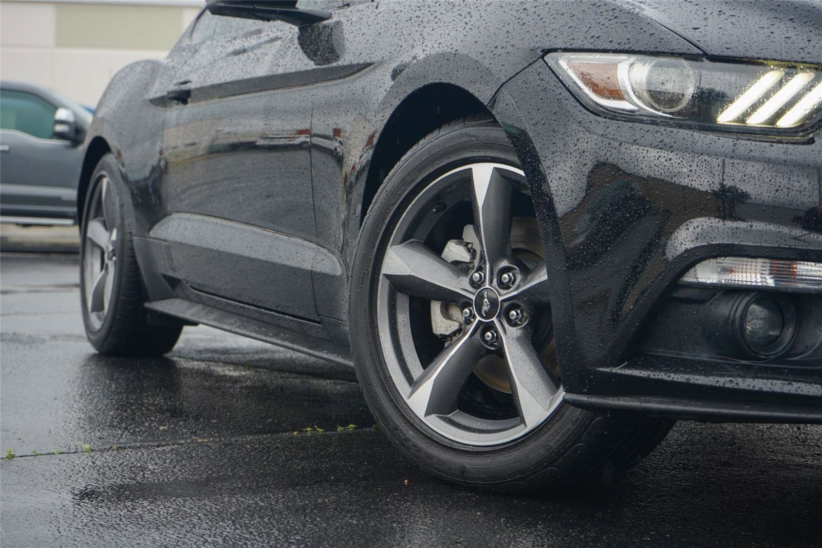 Used 2016 Ford Mustang Premium image 2