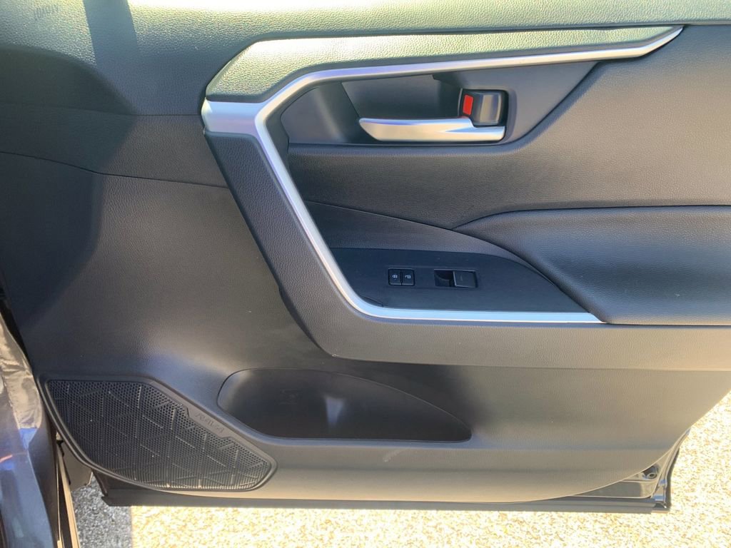 Used 2025 Toyota RAV4 XLE AWD/4WD image 20