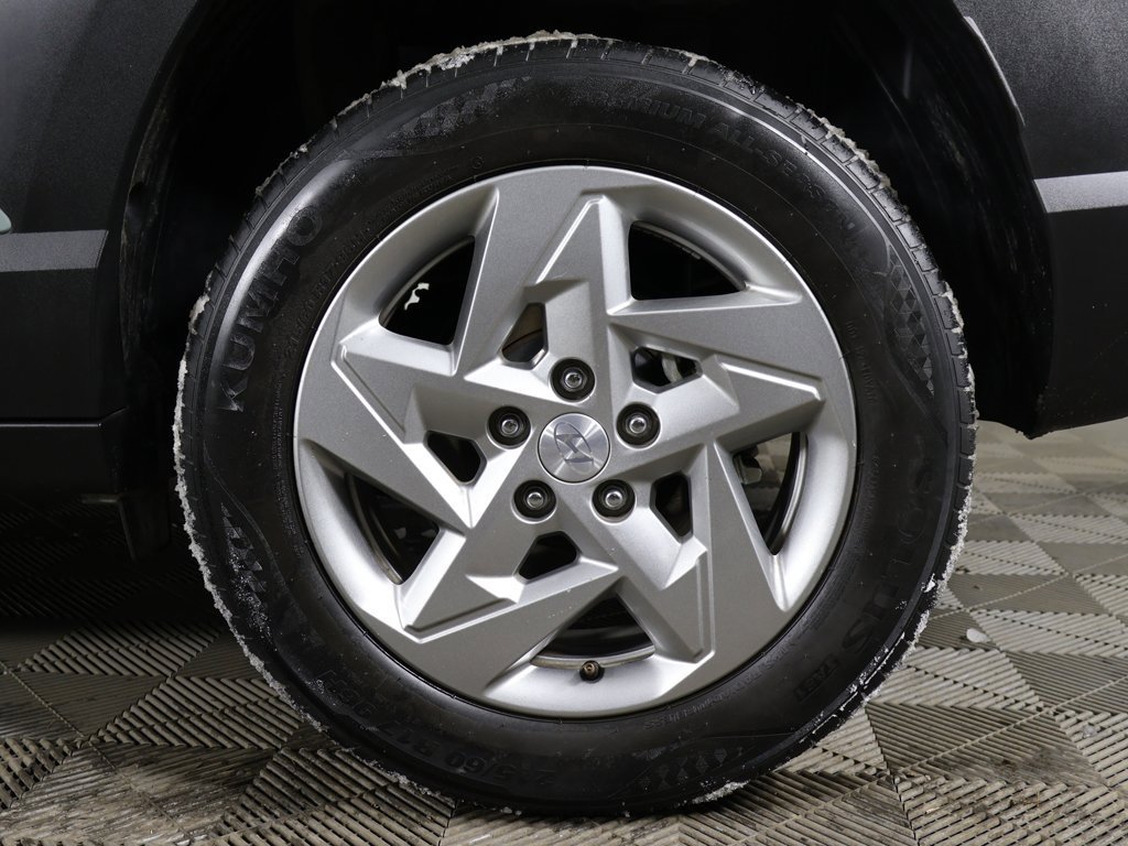 Used 2024 Hyundai Kona SE image 16