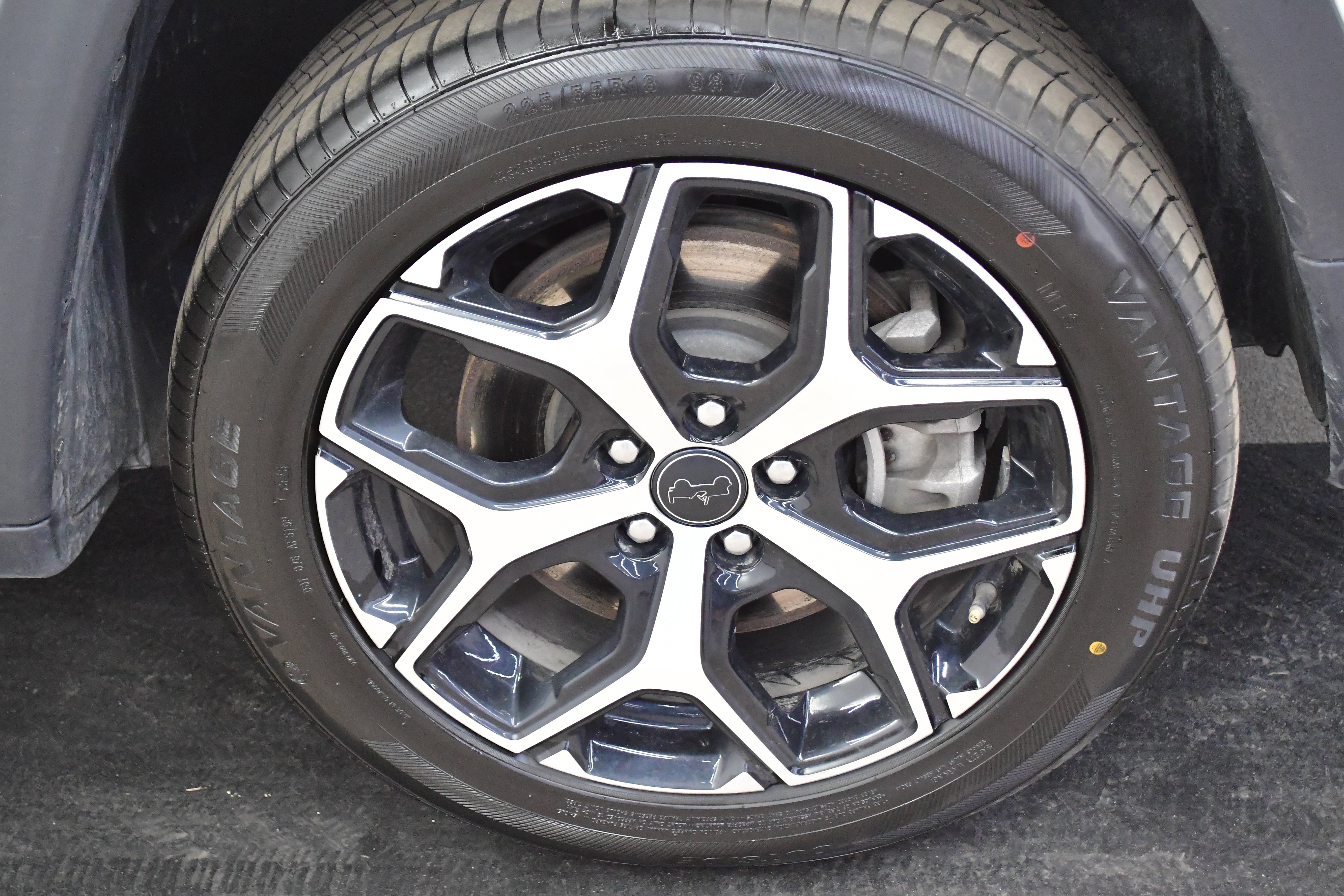 Used 2025 Jeep Compass Limited image 35