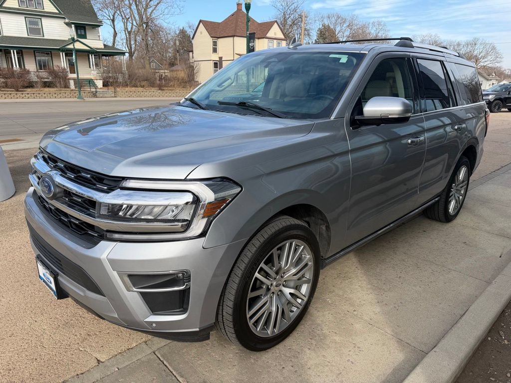 Used 2024 Ford Expedition Limited AWD/4WD image 3