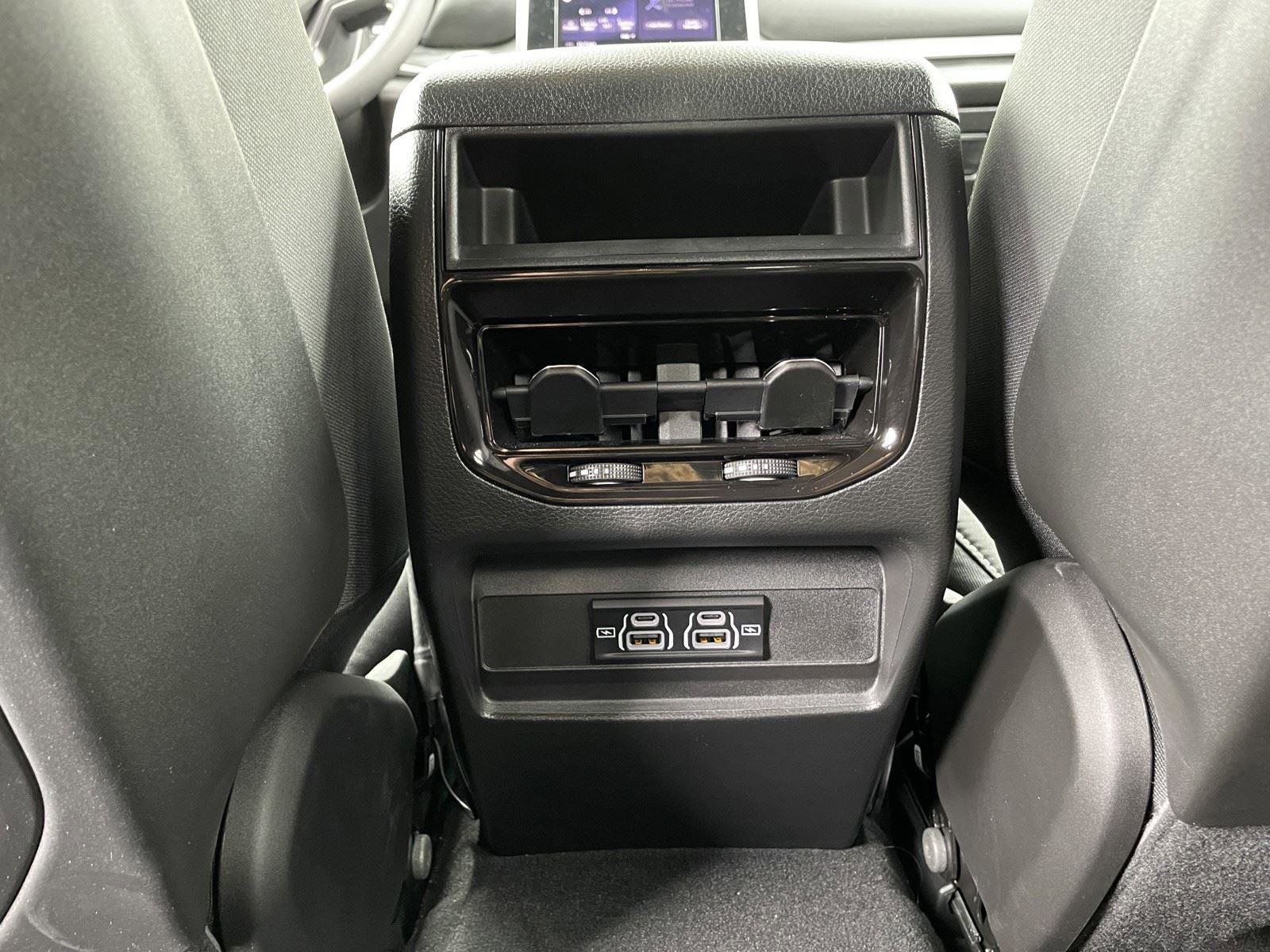 Used 2025 Jeep Grand Cherokee Laredo AWD/4WD image 38