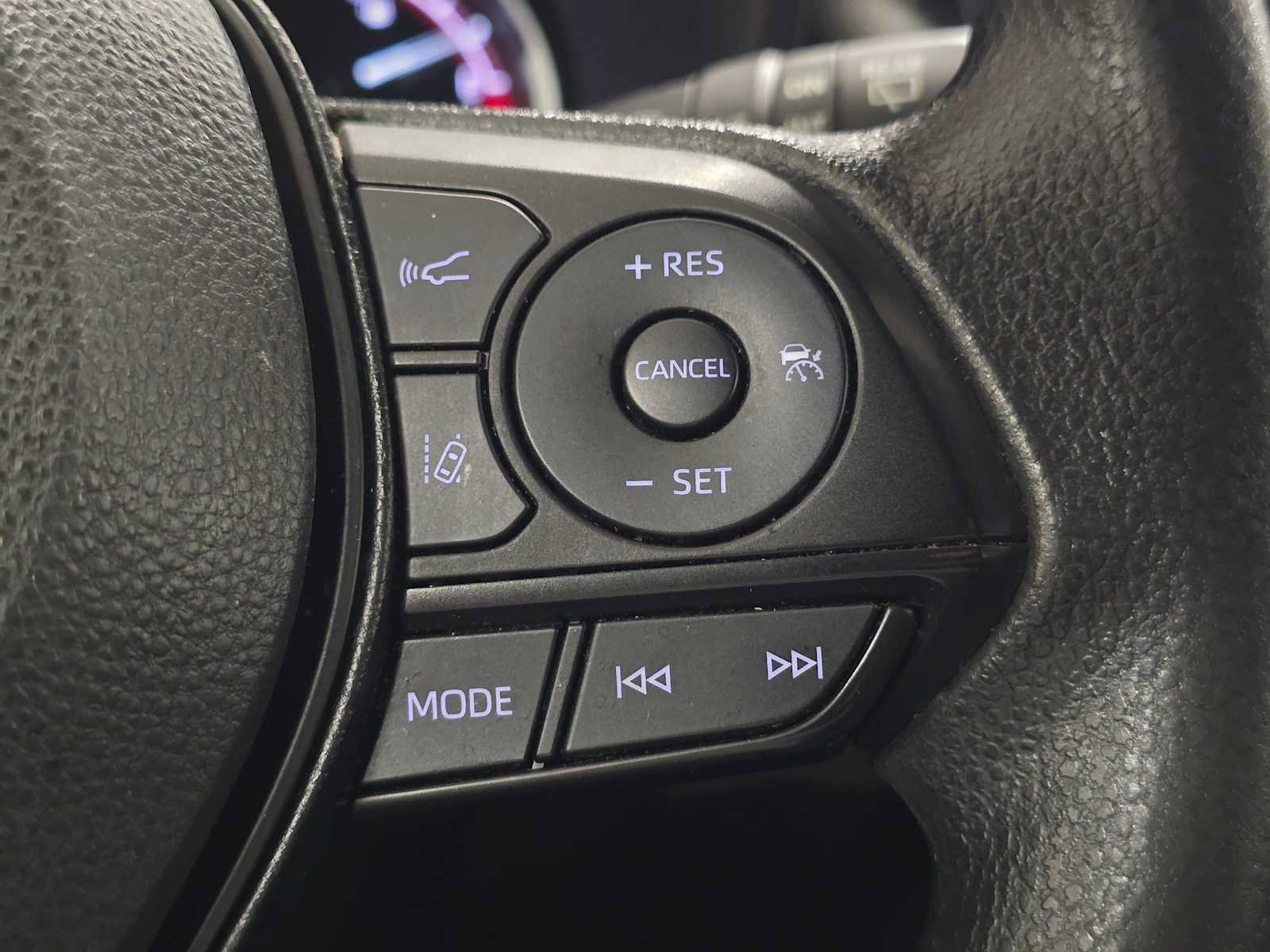 Used 2025 Toyota RAV4 XLE AWD/4WD image 30