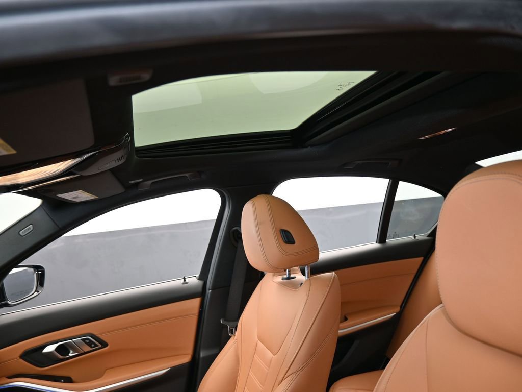 Used 2021 BMW 330i Sedan w/ Premium Package image 11