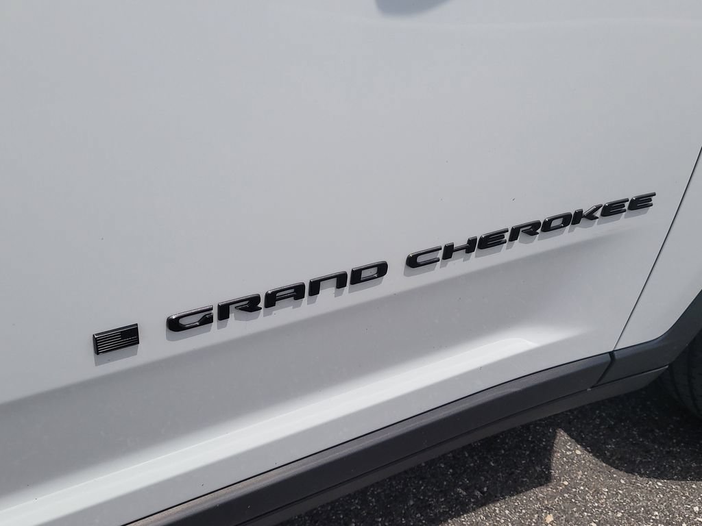 Used 2024 Jeep Grand Cherokee L Altitude AWD/4WD image 7