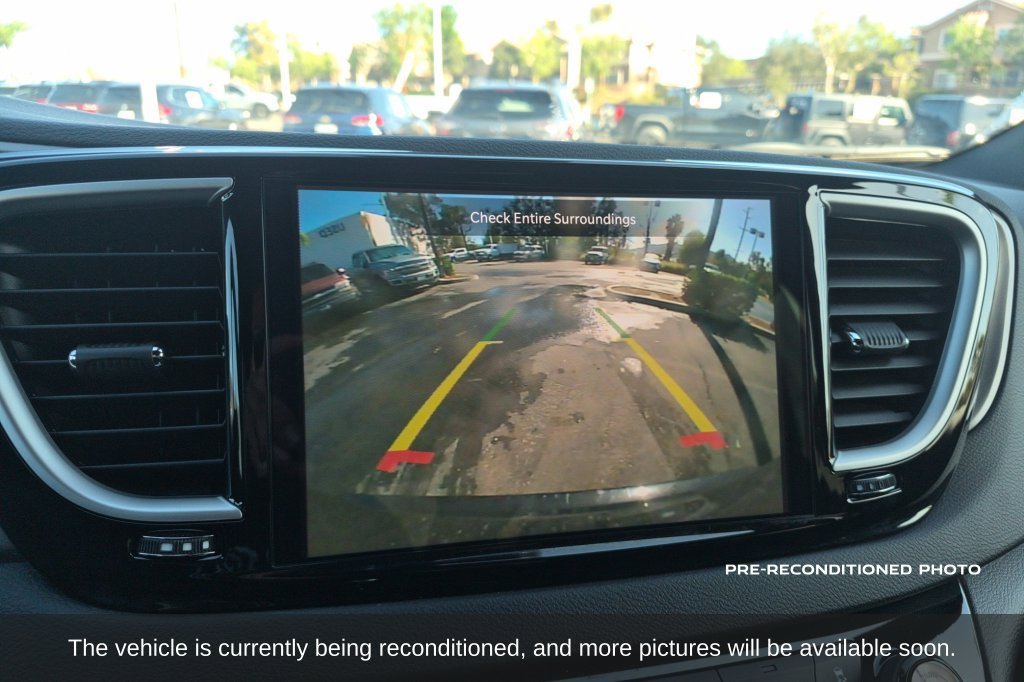 Used 2026 Chrysler Pacifica Select FWD image 17