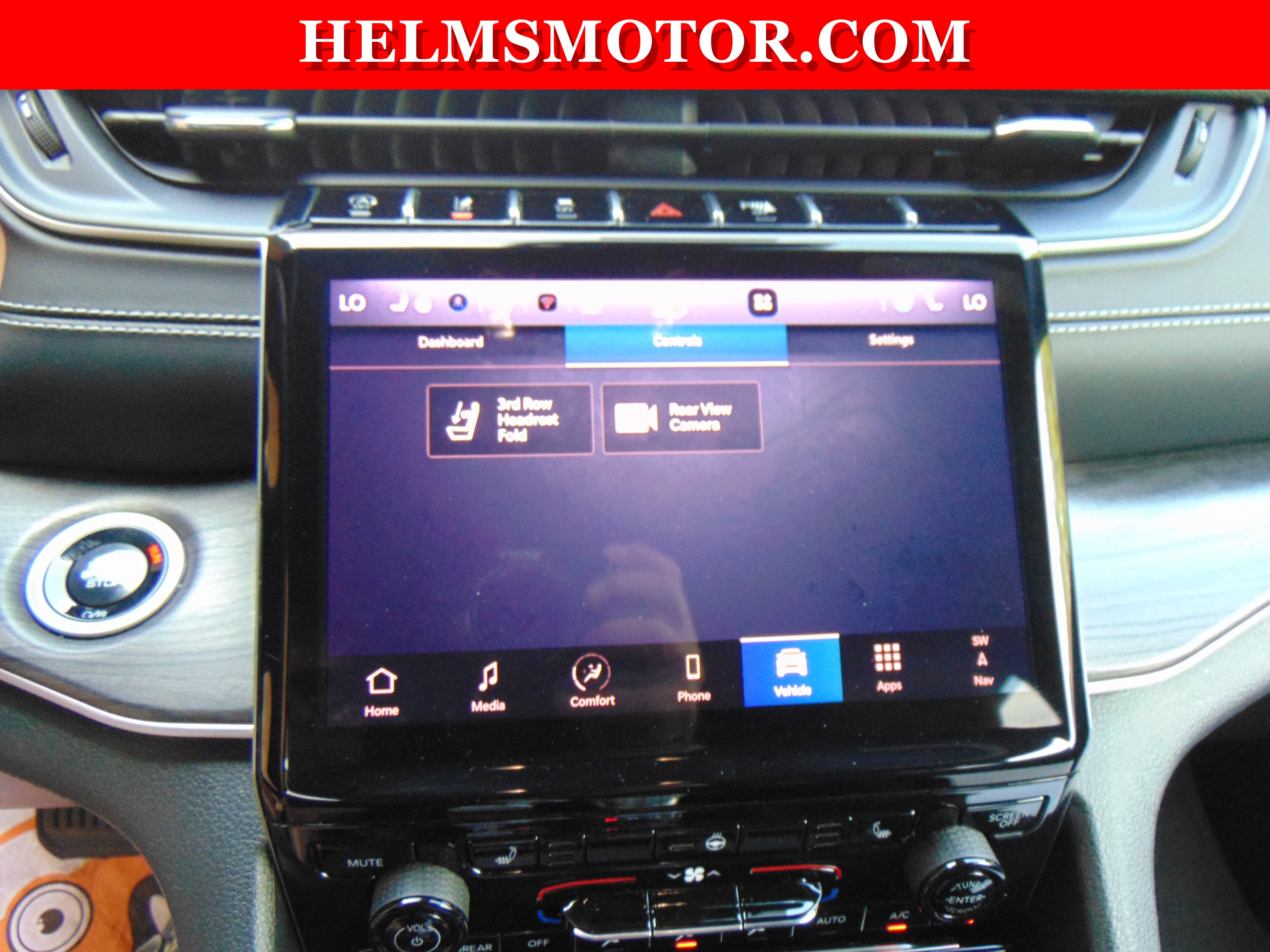 Used 2024 Jeep Grand Cherokee L Limited AWD/4WD image 27
