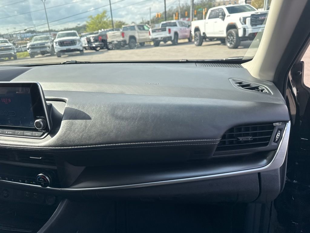 Used 2025 Nissan Rogue SV AWD/4WD image 19