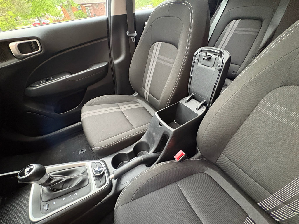 Used 2025 Hyundai Venue SEL FWD image 32