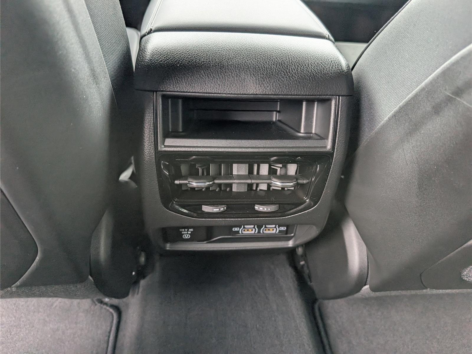 Used 2025 Jeep Grand Cherokee Altitude AWD/4WD image 19