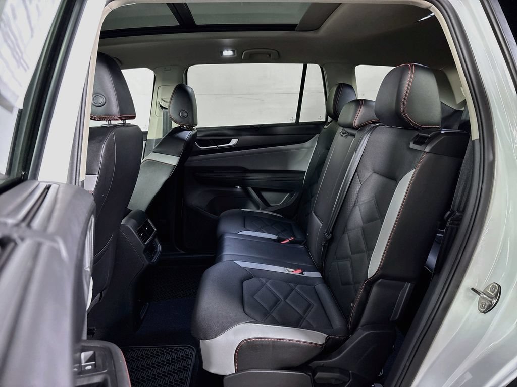 Certified 2024 Volkswagen Atlas Peak Edition SE AWD/4WD image 21