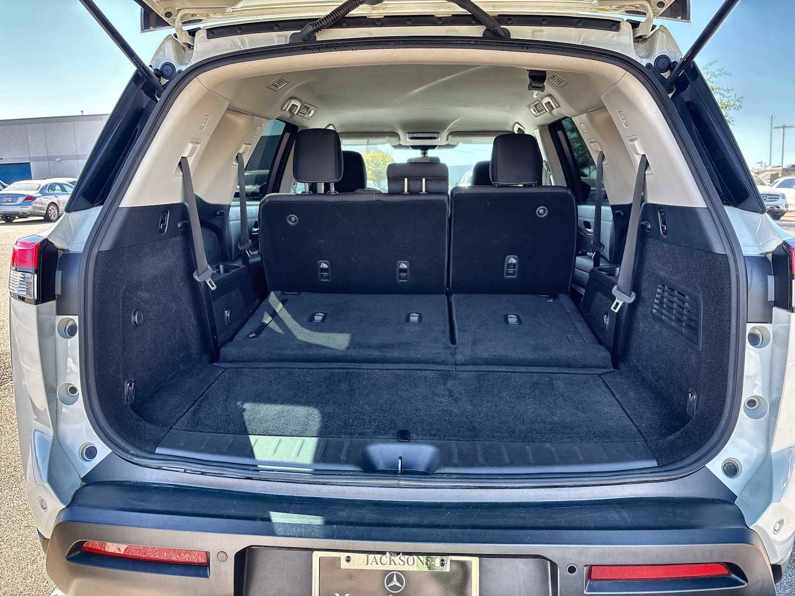 Used 2022 Nissan Pathfinder SV image 17