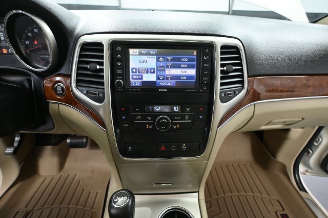 Used 2011 Jeep Grand Cherokee Limited AWD/4WD image 25