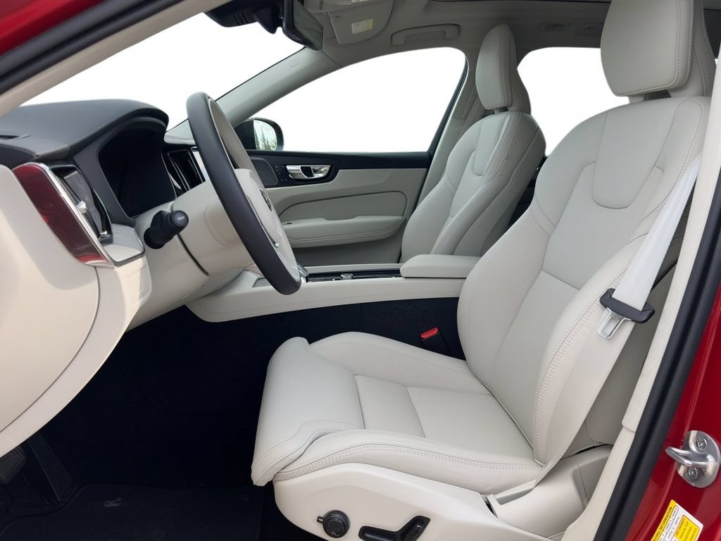 Used 2025 Volvo XC60 B5 Ultra AWD/4WD image 6