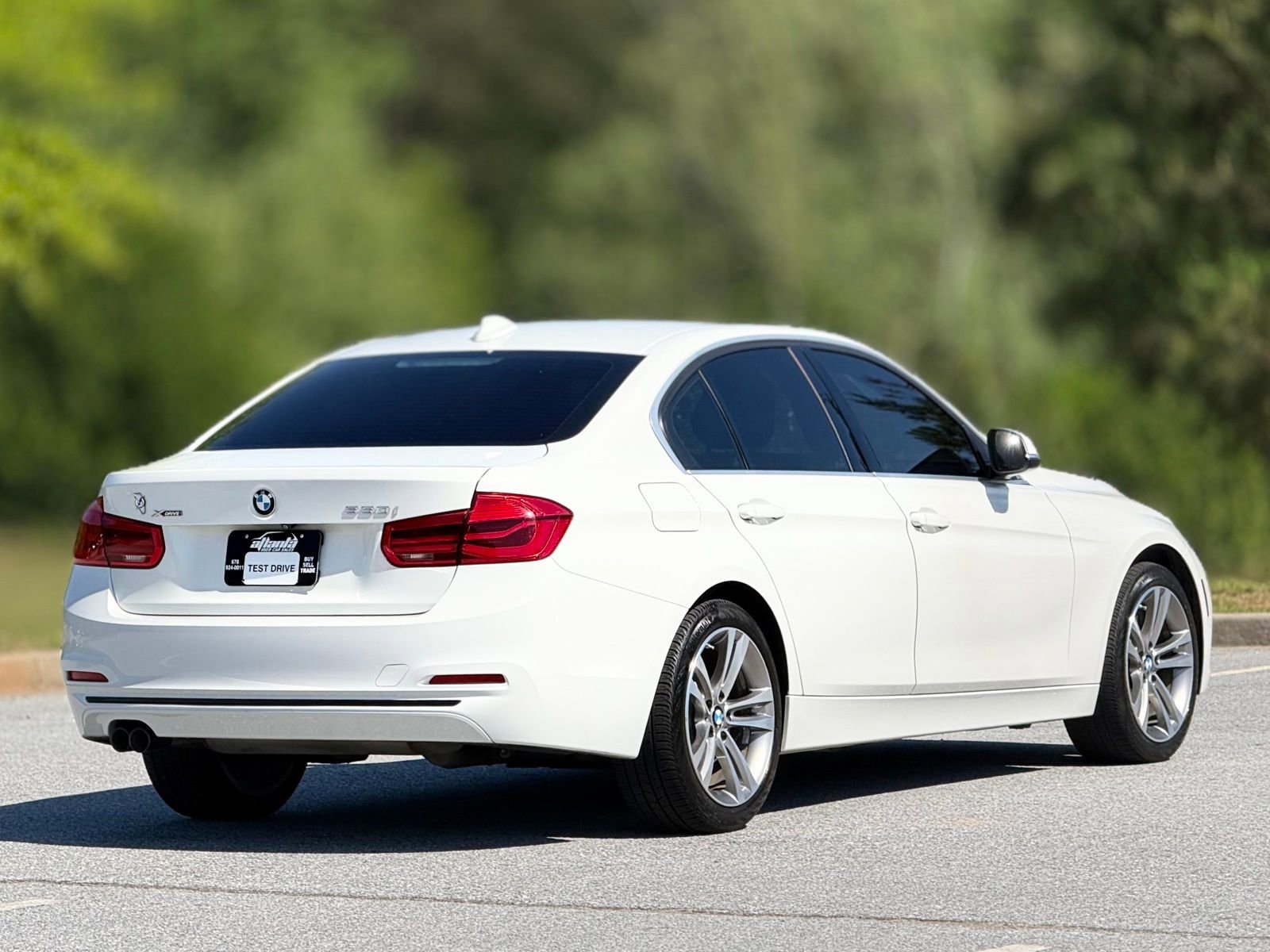 Used 2018 BMW 330i xDrive Sedan w/ Convenience Package AWD/4WD image 11
