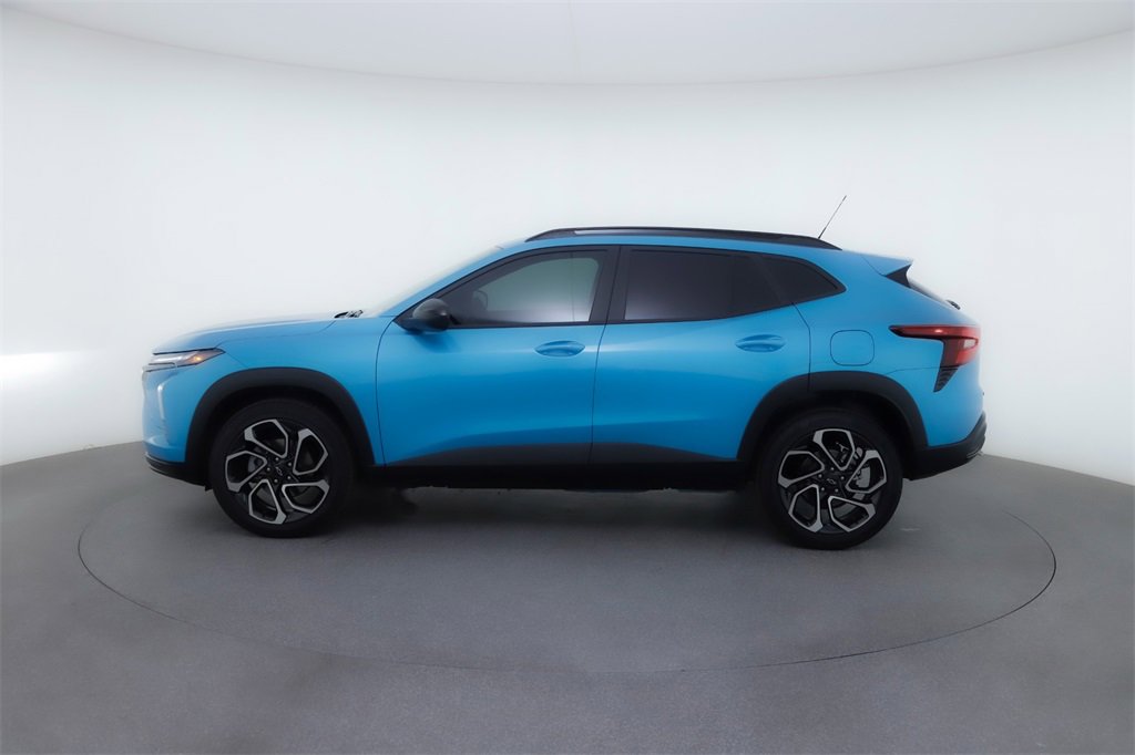 Used 2025 Chevrolet Trax RS w/ Driver Confidence Package image 2