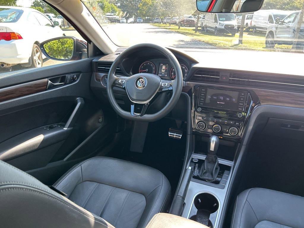 Used 2022 Volkswagen Passat 2.0T image 9