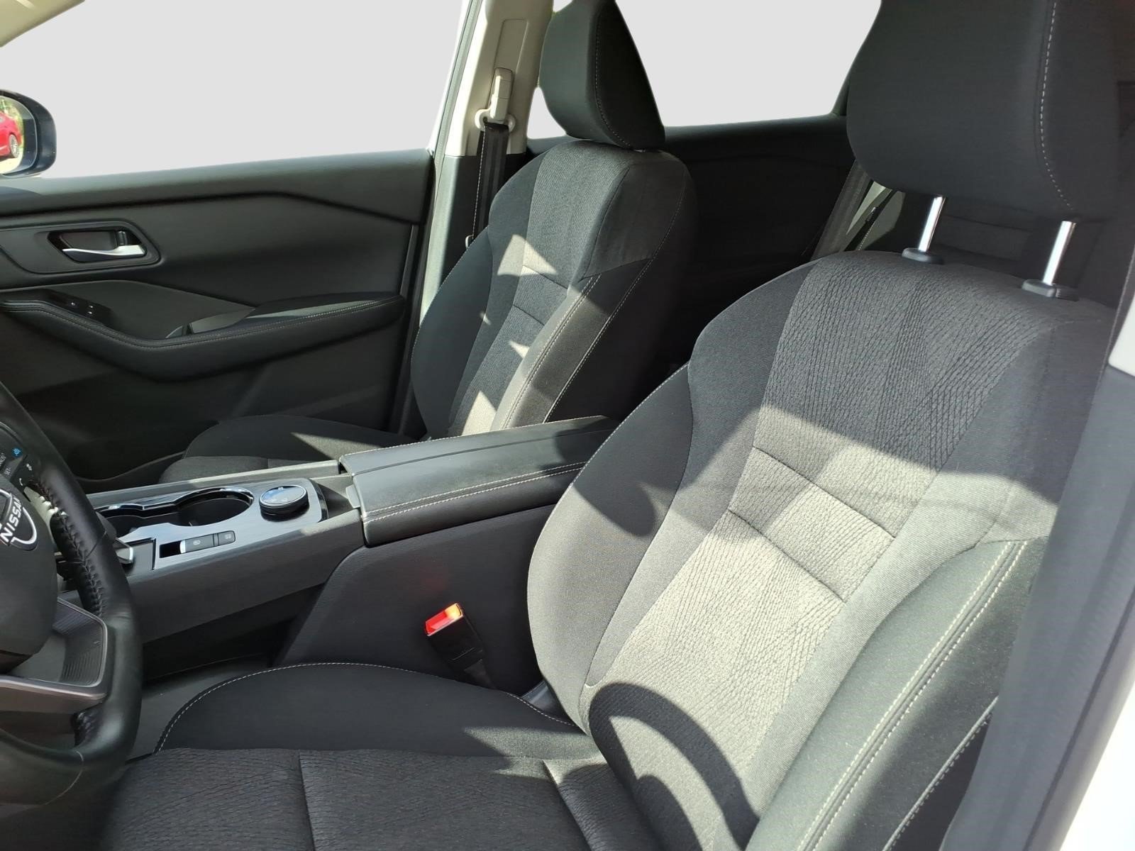 Used 2025 Nissan Rogue SV AWD/4WD image 11