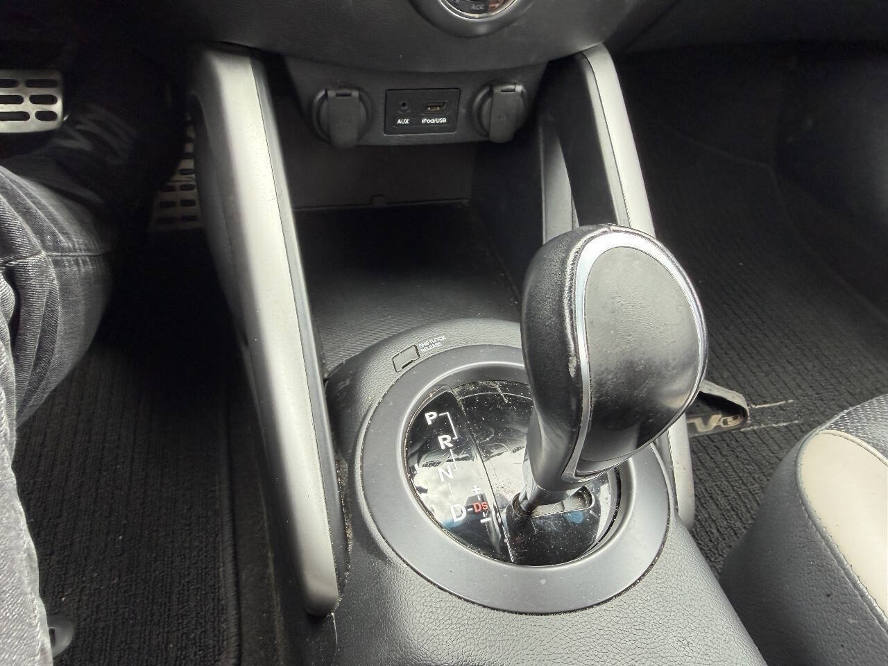 Used 2013 Hyundai Veloster Turbo FWD image 17
