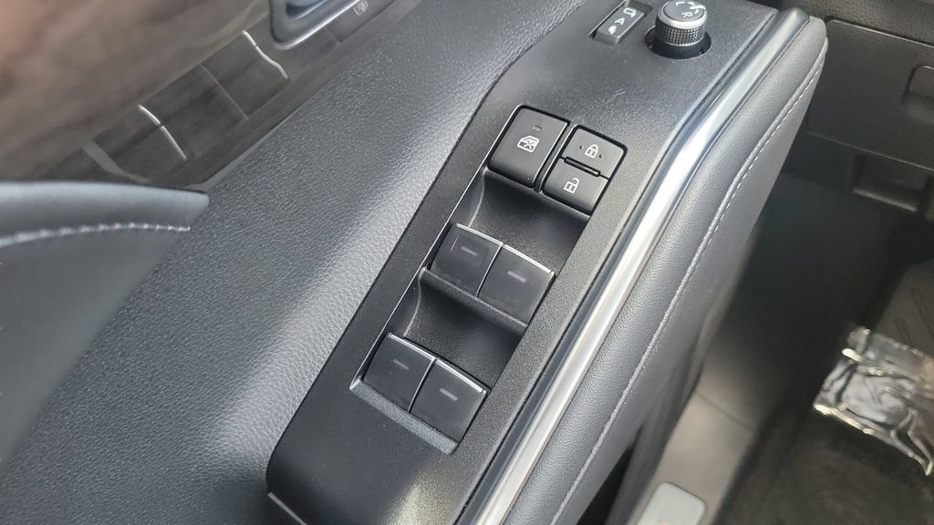 Certified 2026 Toyota Highlander Limited AWD/4WD image 19