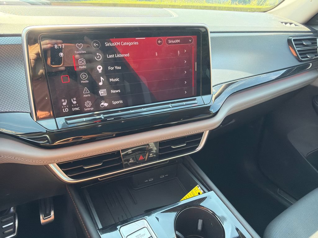 Used 2025 Volkswagen Atlas Peak Edition SE AWD/4WD image 28