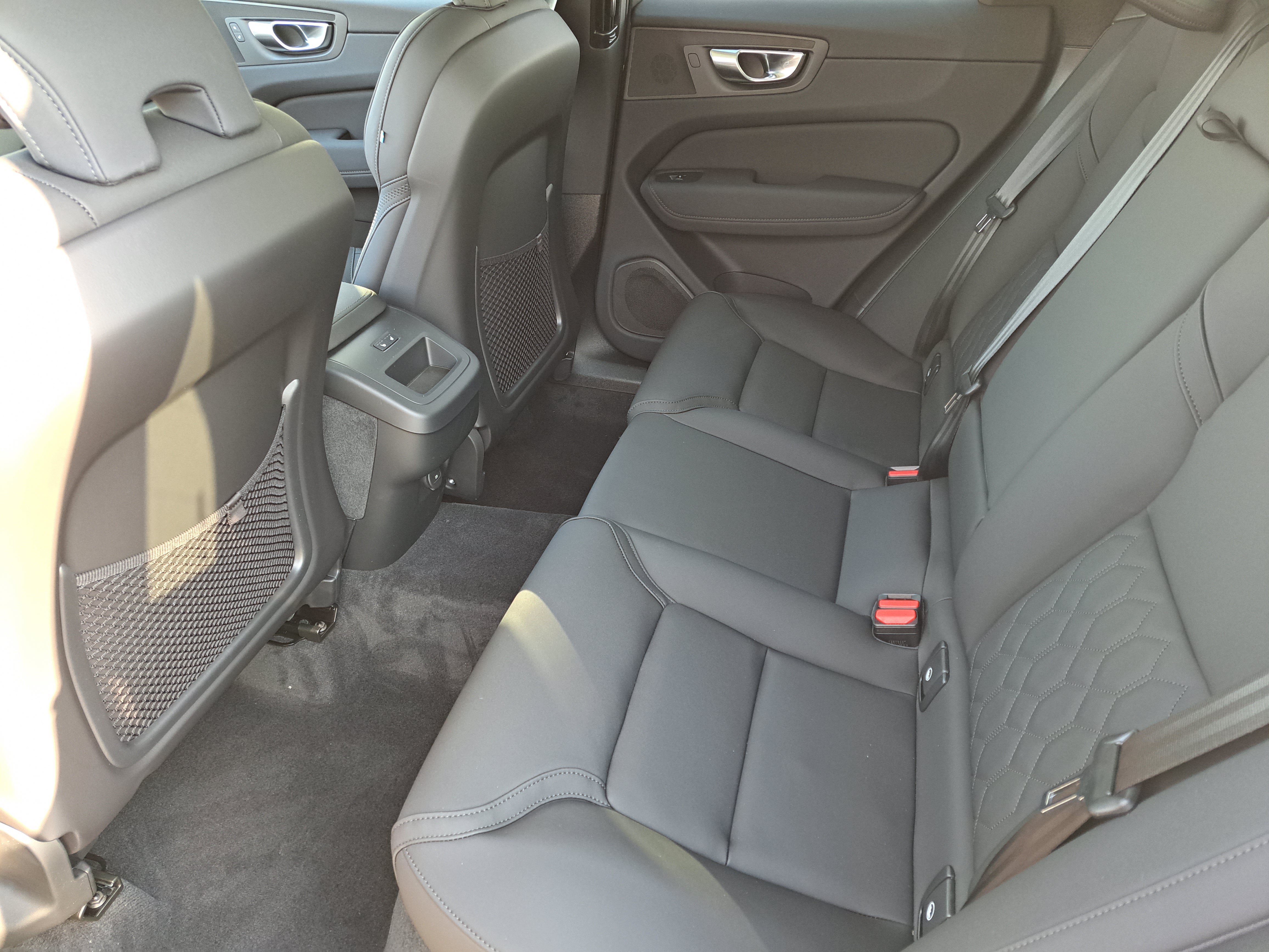 New 2026 Volvo XC60 B5 Plus w/ Protection Package Premier AWD/4WD image 7