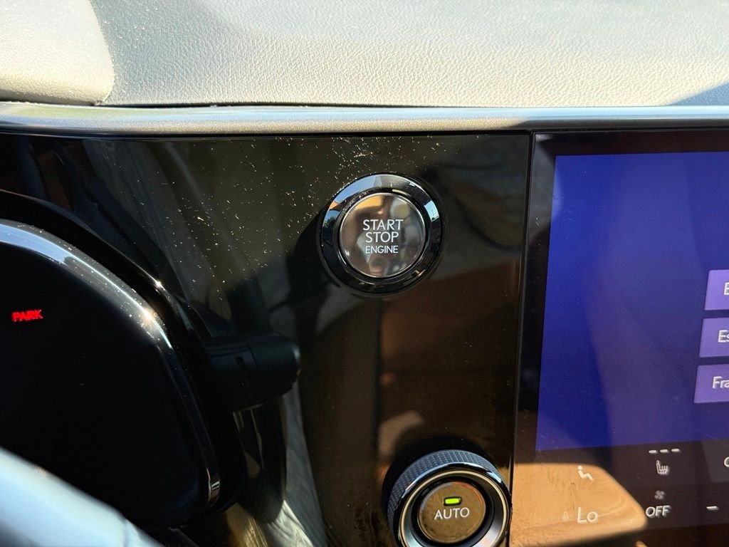Certified 2025 Lexus NX 250 FWD w/ Accessory Package (Z2) image 33