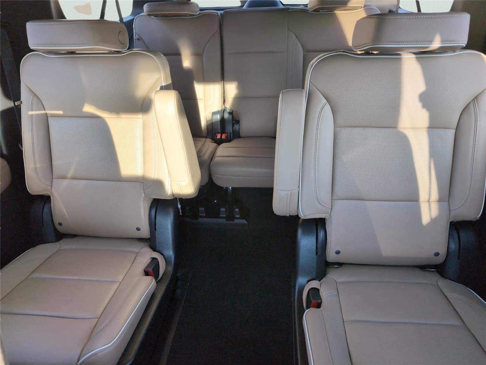 Used 2023 Chevrolet Suburban Premier w/ Premium Package image 23