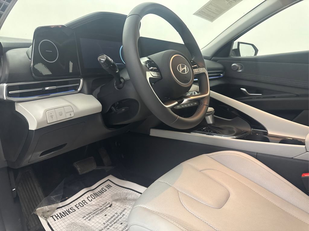 Used 2025 Hyundai Elantra Limited FWD image 31