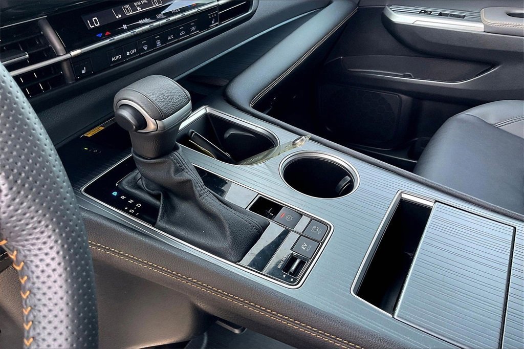 Used 2024 Toyota Sienna XSE image 28