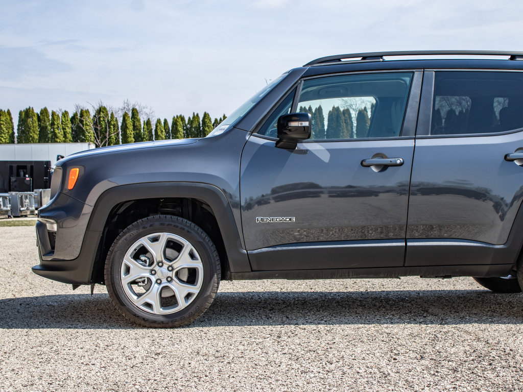 Used 2023 Jeep Renegade Limited image 37