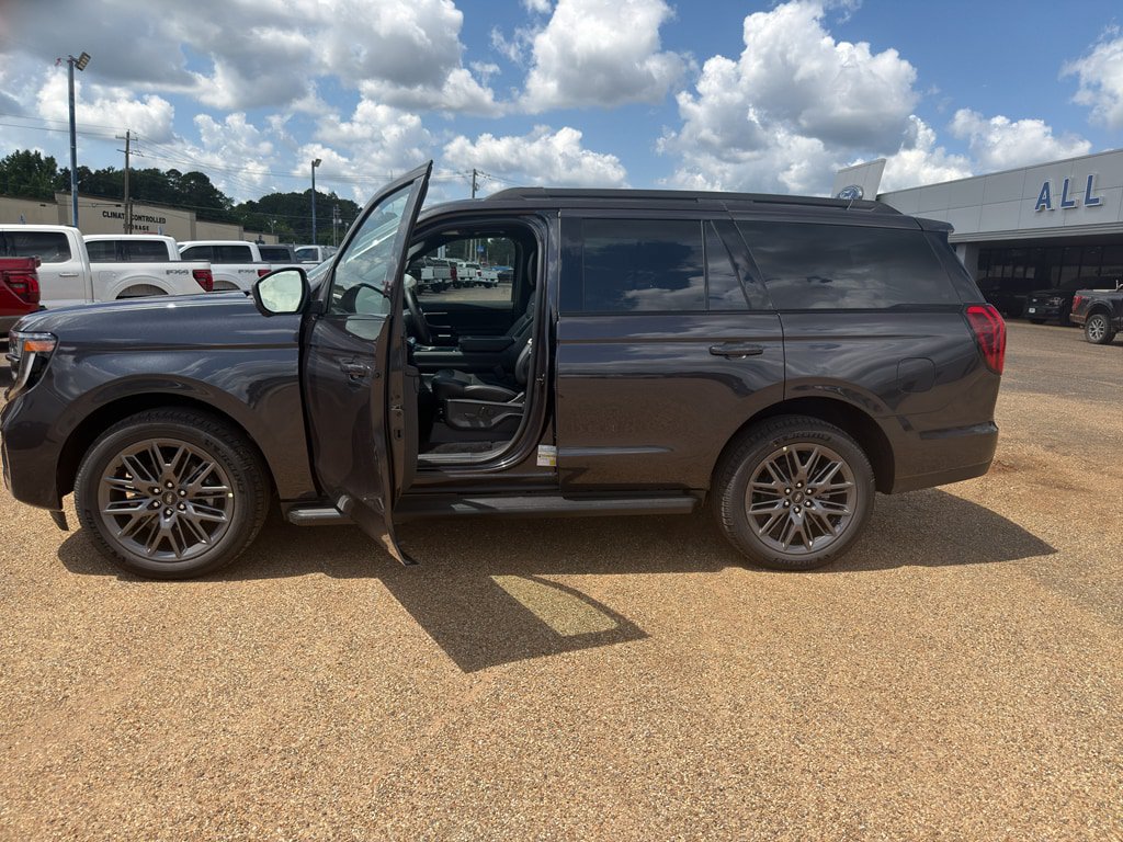 New 2026 Ford Expedition Platinum w/ Stealth Appearance Package AWD/4WD image 21