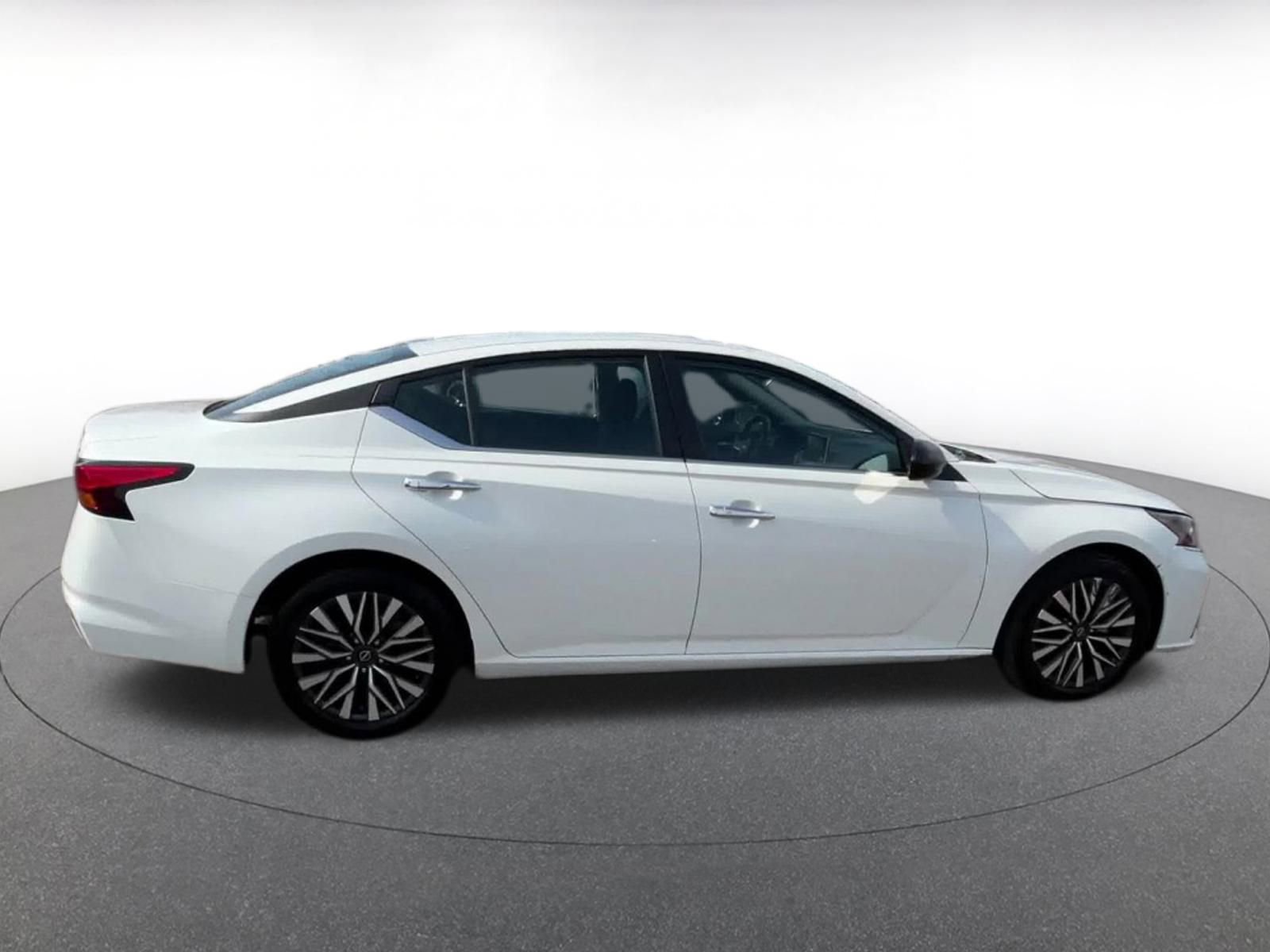 Used 2024 Nissan Altima 2.5 SV image 16