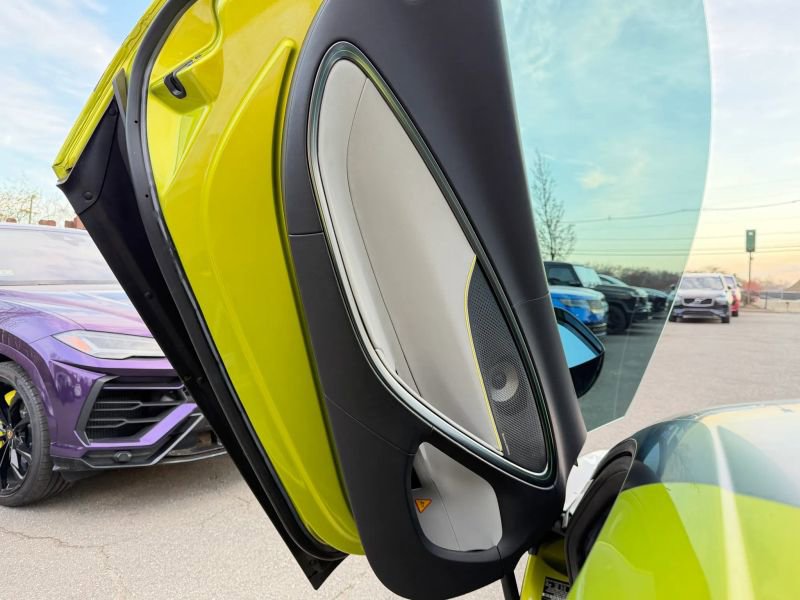 Used 2023 McLaren Artura image 10