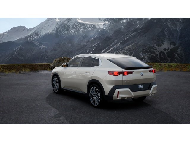 New 2026 BMW X2 xDrive28i AWD/4WD image 2