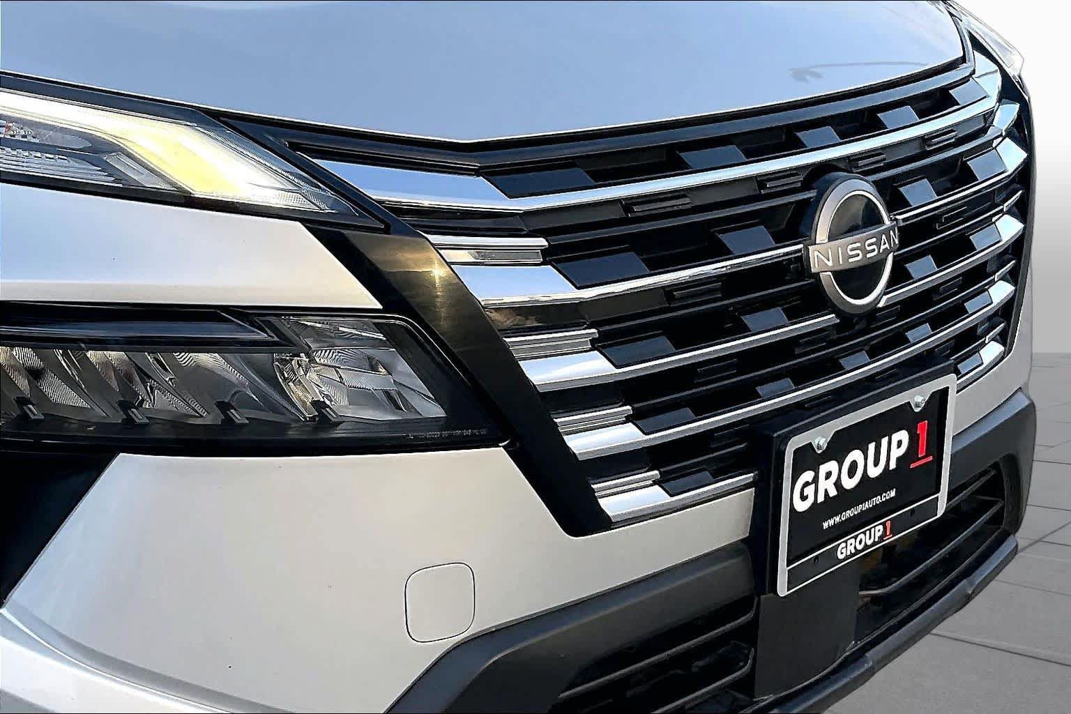 Used 2025 Nissan Rogue SV AWD/4WD image 29