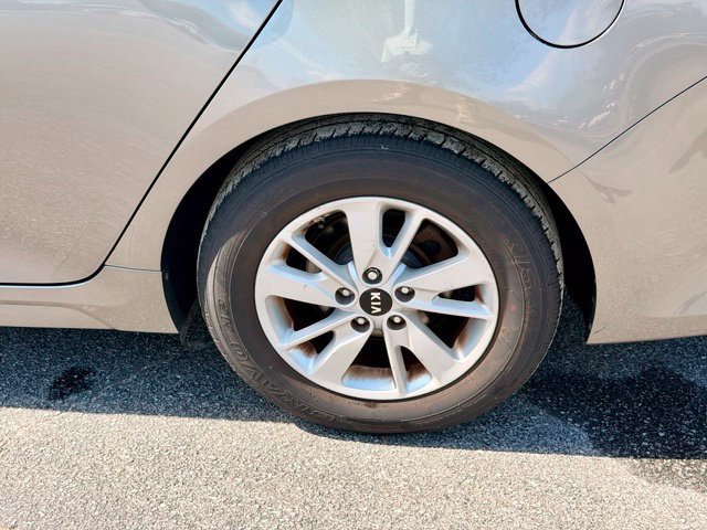 Used 2017 Kia Optima LX FWD image 31