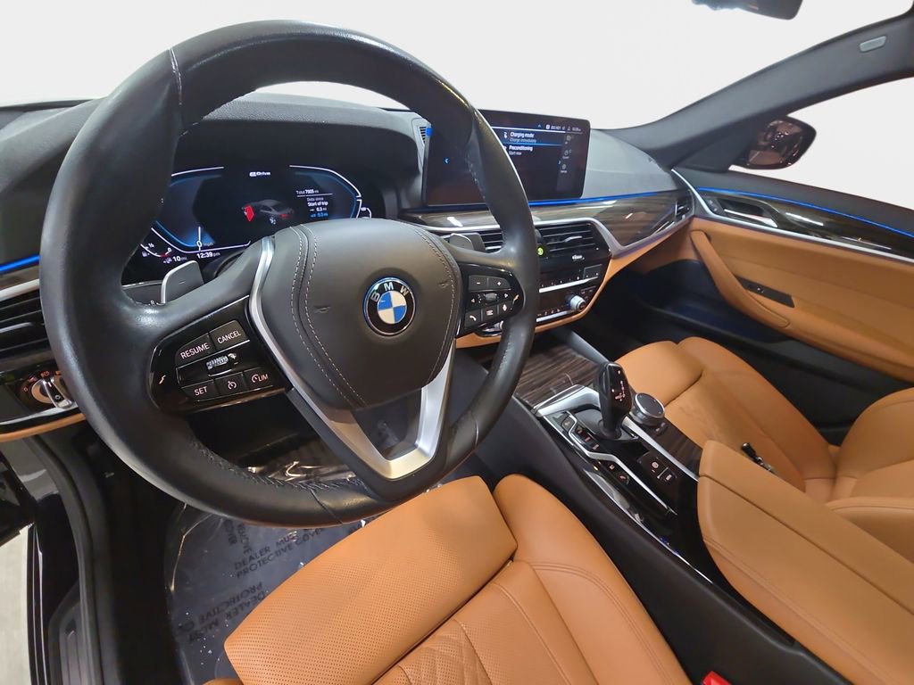 Used 2023 BMW 530e w/ Convenience Package image 18
