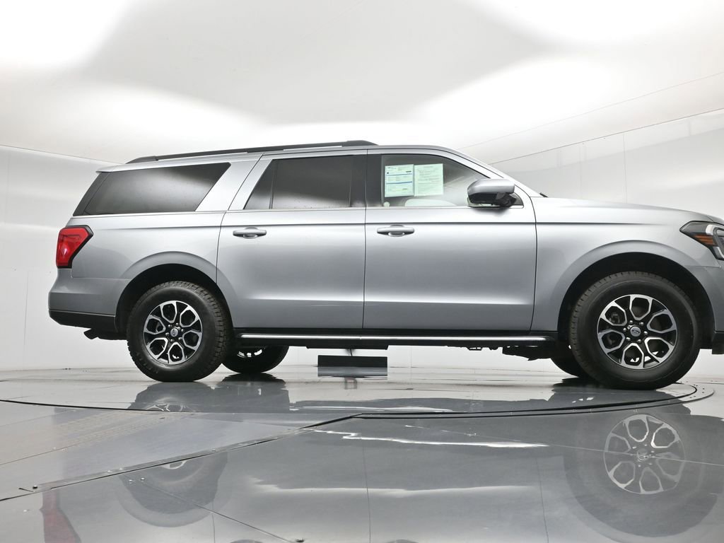Used 2023 Ford Expedition Max XLT image 4