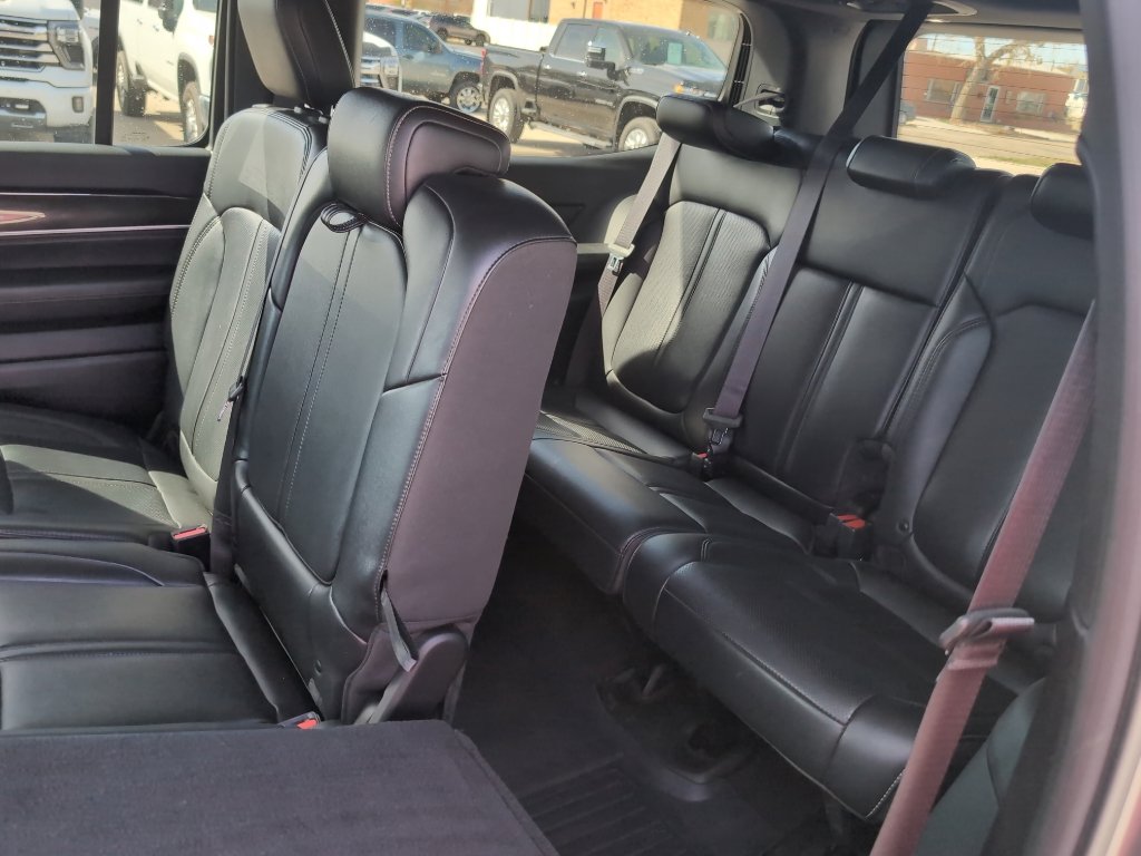 Used 2023 Jeep Wagoneer 4WD image 19