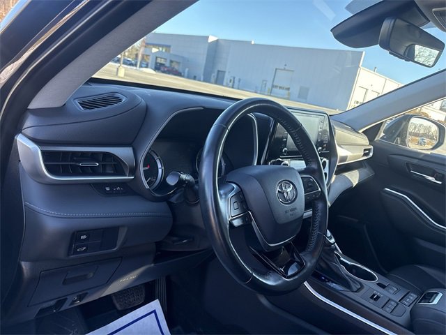 Used 2021 Toyota Highlander XLE image 10