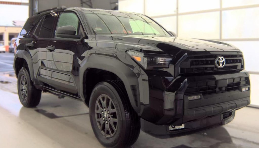 Used 2025 Toyota 4Runner SR5 AWD/4WD image 4