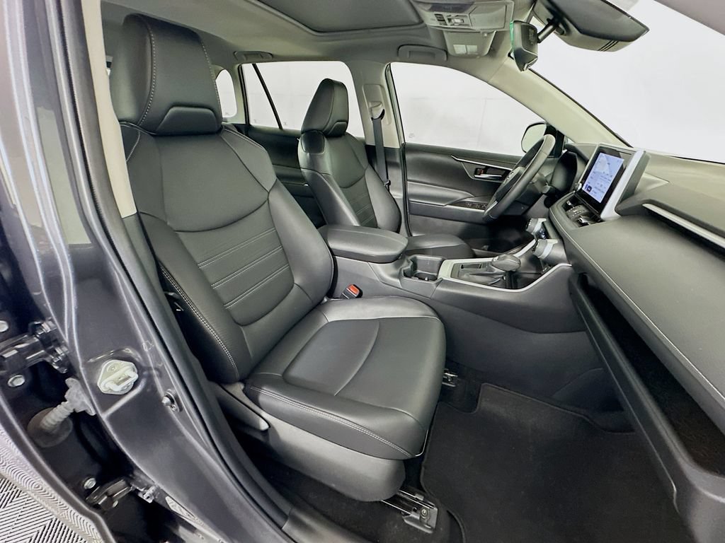 Used 2024 Toyota RAV4 XLE Premium FWD image 28
