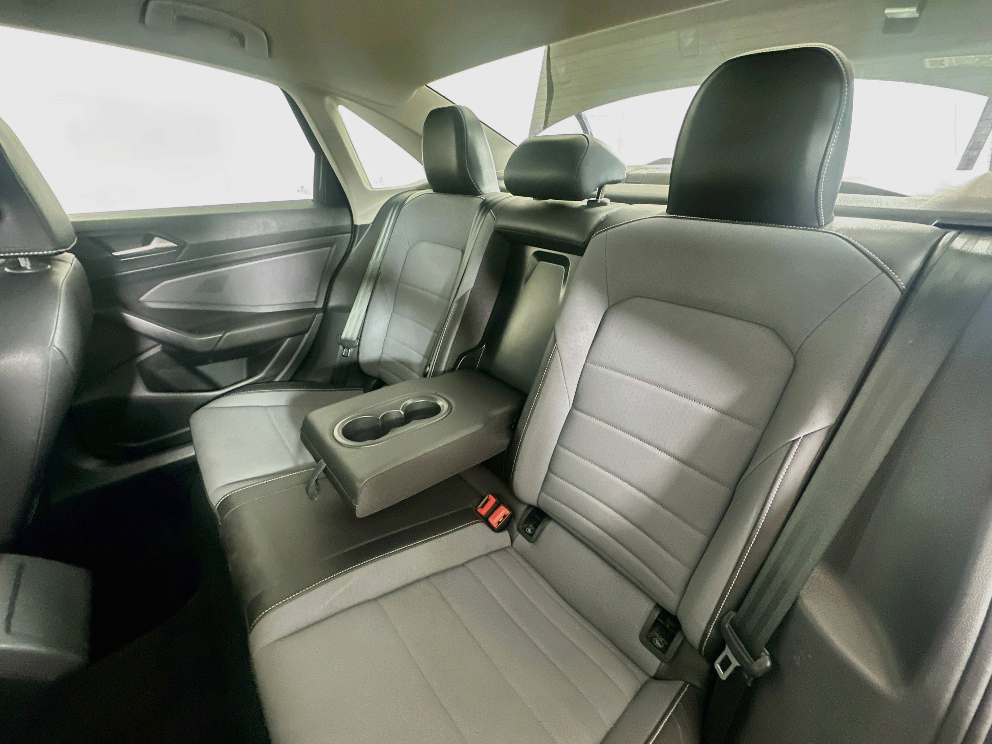 Used 2025 Volkswagen Jetta SE FWD image 27