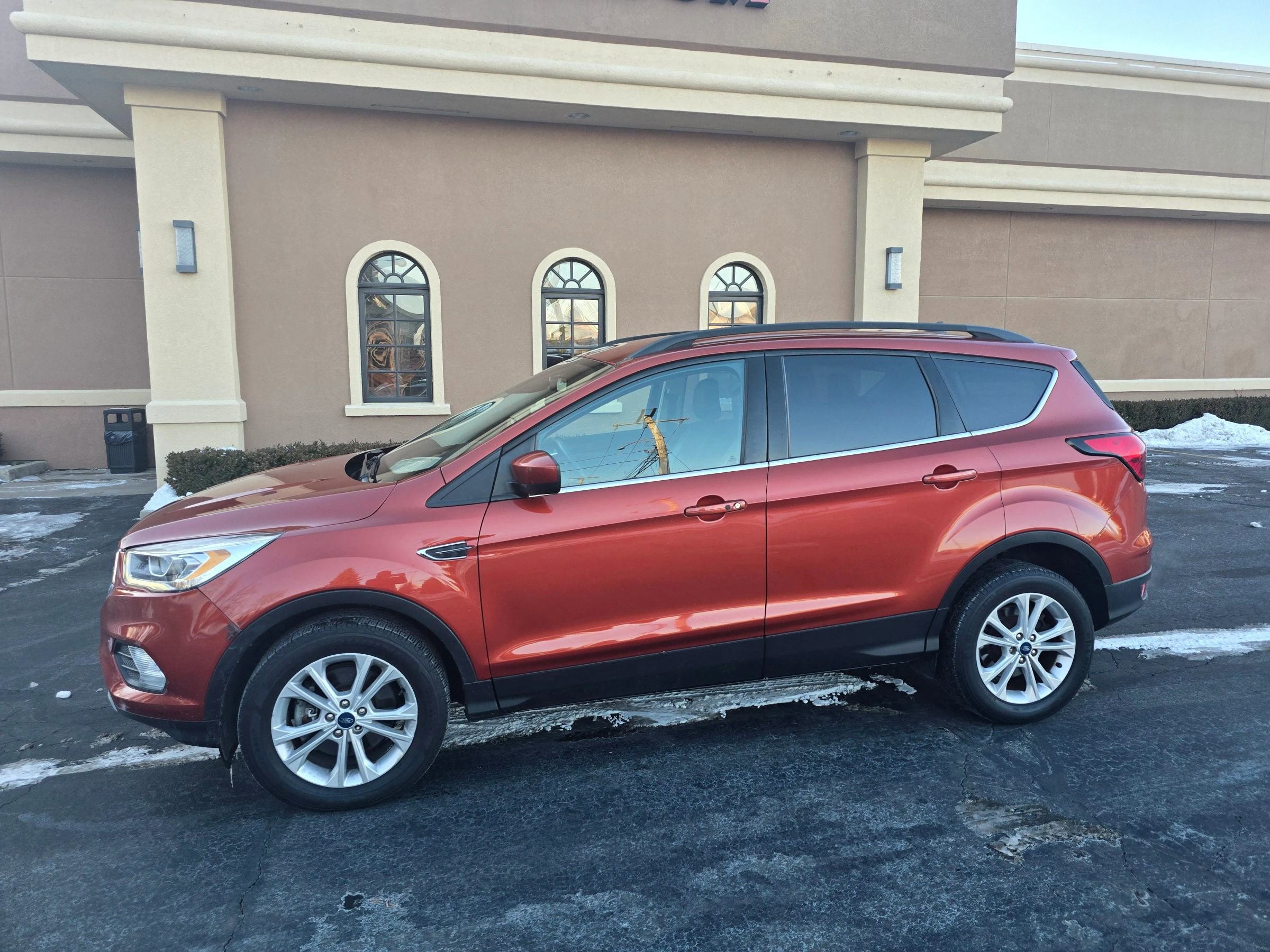 Used 2019 Ford Escape SEL image 9