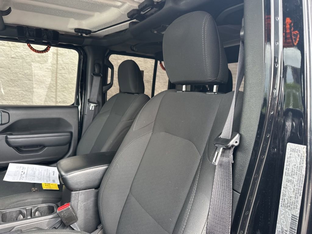 Certified 2022 Jeep Gladiator Sport AWD/4WD image 12